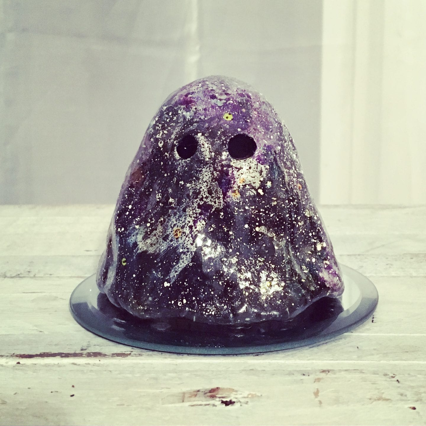 &#8220;Stardust Ghost&#8221;, Ceramic and mirror by Joey Veltkamp